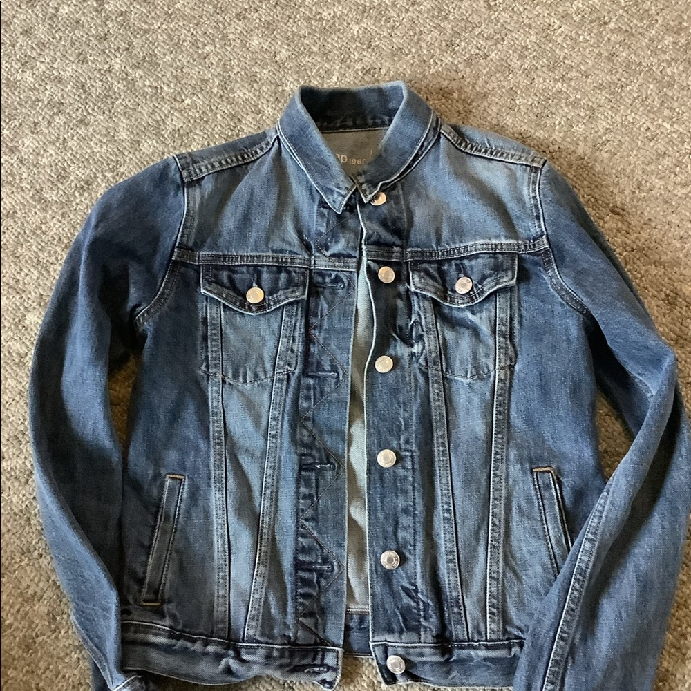 Women’s gap jean jacket XS